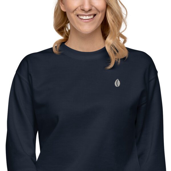 🐚 Salty Soul – Unisex Sweatshirt mit gestickter Kaurimuschel – Bild 4